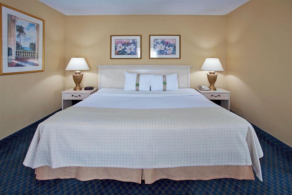 Holiday Inn Miami-Doral Area By Ihg Номер фото